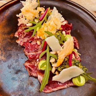 Beef tataki met pesto en parmechano _320